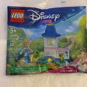 LEGO Disney Cinderella's Garden Castle Set - Blue and White
